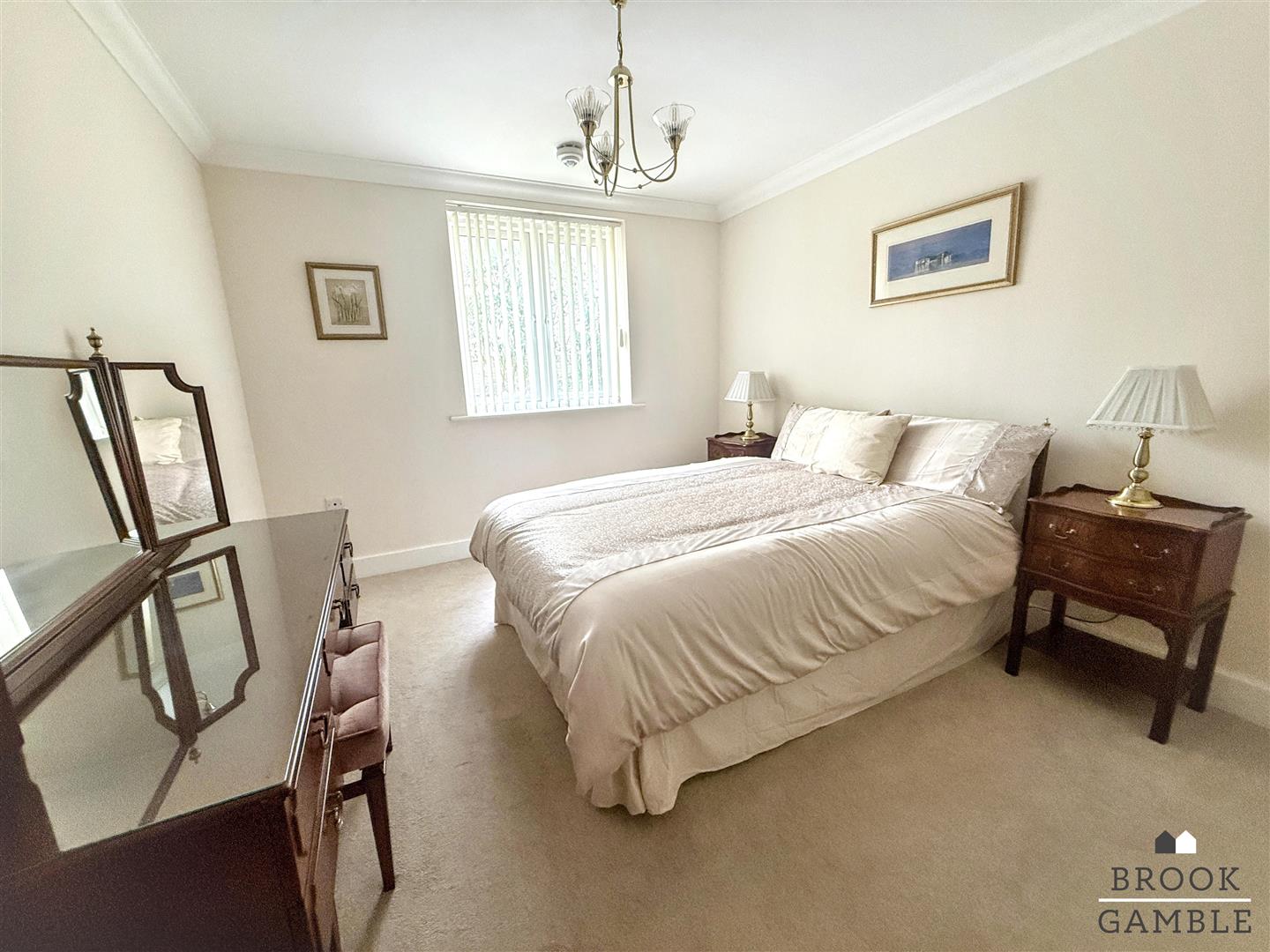 2 Bedroom Apartment. Grand Parade in Eastbourne,  14